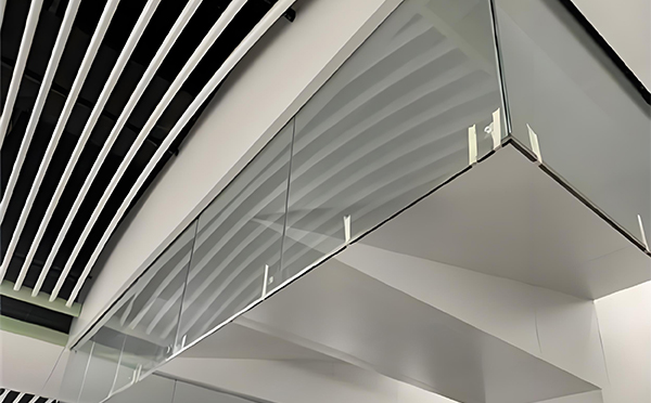 博乐玻璃挡烟垂壁