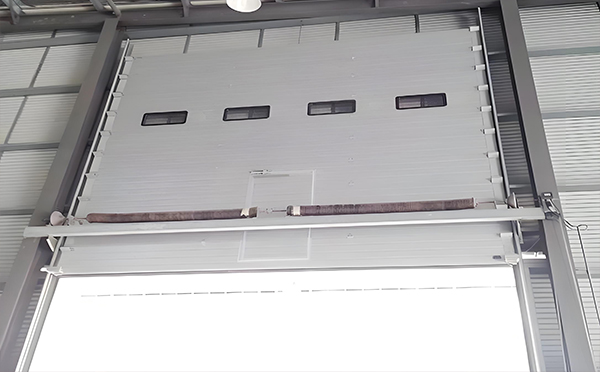 博乐工业滑升门