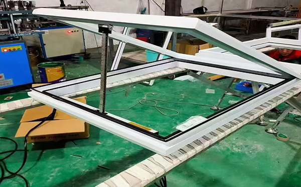 某地下车库出入口博乐排烟窗配置工程