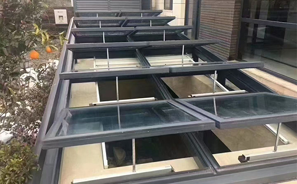 某轨道交通车辆维修车间博乐排烟窗应用 某轨道交通车辆维修车间博乐排烟窗应用