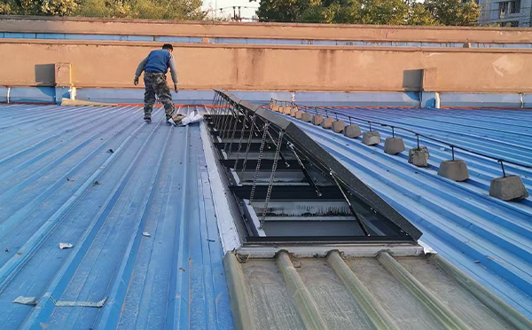 某区域性物流仓储中心博乐排烟窗系统安装项目